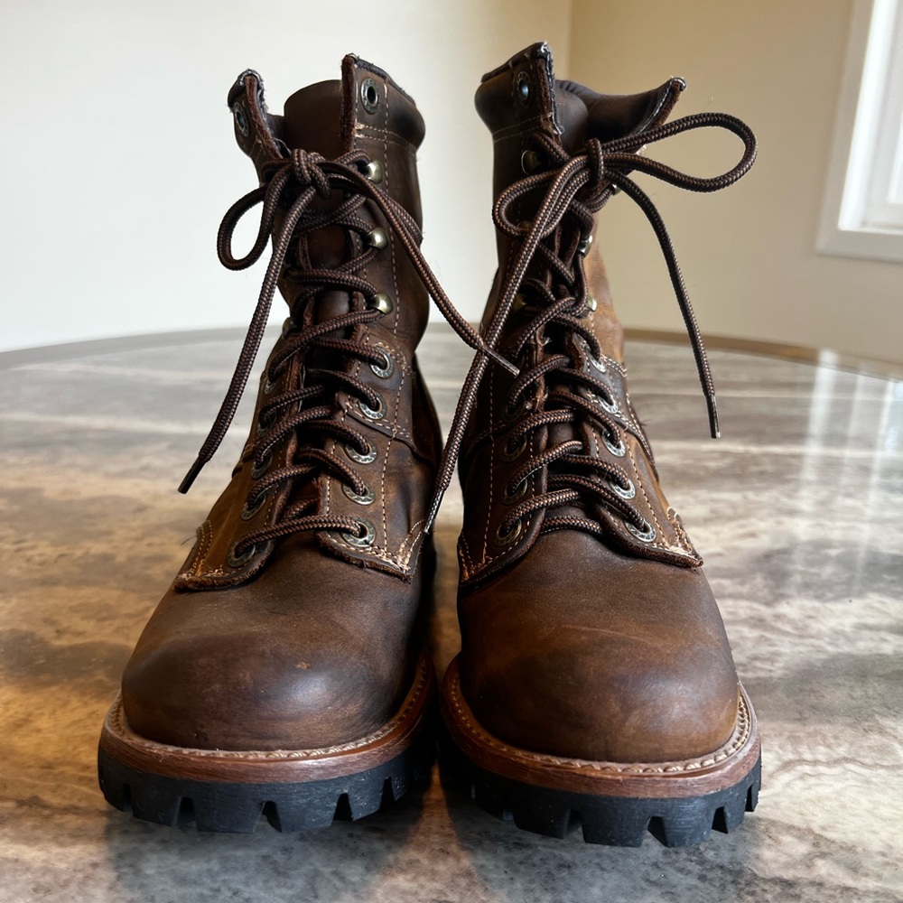 Golden Retriever Brown 7 M Women’s Logging Boots in EUC